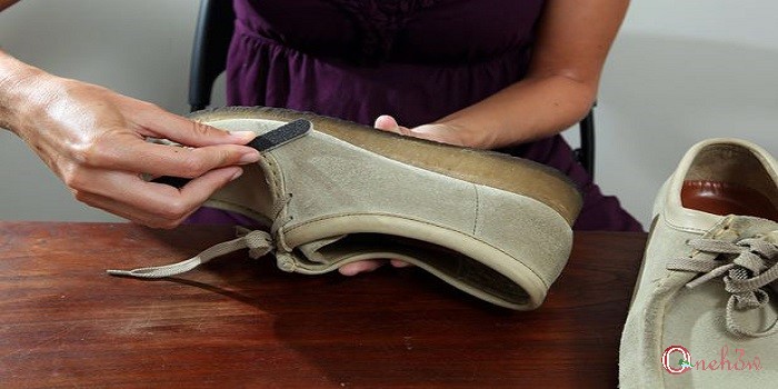 روش تمیز کردن کفش جیر